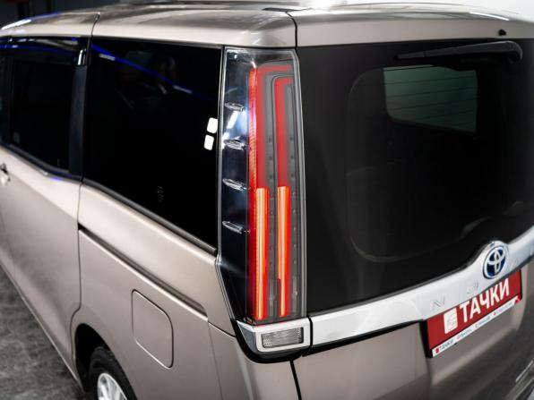 Toyota Noah III (R80) Рестайлинг с пробегом 2017 года, цена 1 970 000 рублей, 147099 км, минивэн, Автокод Объявления
