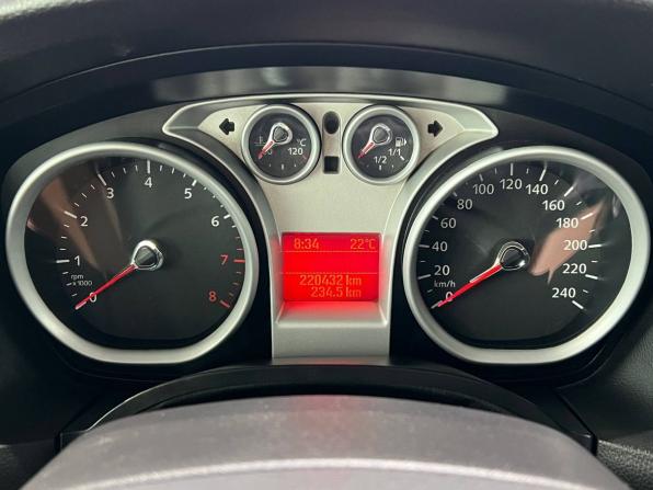 Ford Focus II Рестайлинг с пробегом 2011 года, цена 675 000 рублей, 220000 км, седан, Автокод Объявления