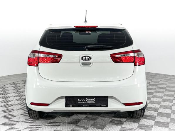 Kia Rio III Рестайлинг с пробегом 2015 года, цена 941 000 рублей, 88806 км, хэтчбек, Автокод Объявления