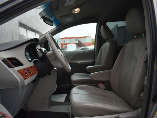 Toyota Sienna III с пробегом 2010 года, цена 1 799 000 рублей, 228000 км, минивэн, Автокод Объявления