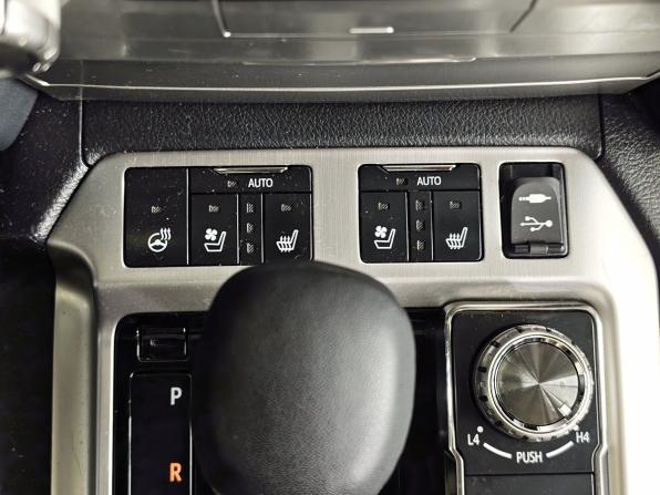 Toyota Land Cruiser 200 Series Рестайлинг 2 с пробегом 2015 года, цена 4 550 000 рублей, 279129 км, внедорожник, Автокод Объявления