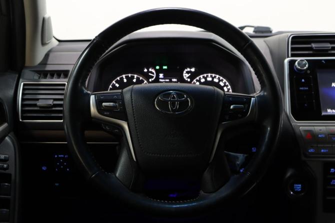Toyota Land Cruiser Prado 150 Series Рестайлинг 2 с пробегом 2018 года, цена 6 000 000 рублей, 111252 км, внедорожник, Автокод Объявления