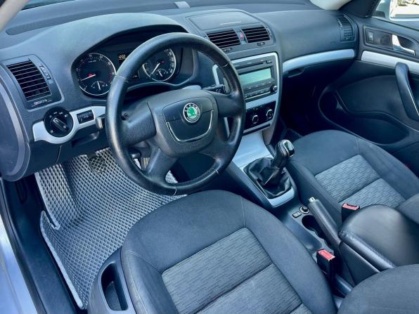 Skoda Octavia II (A5) Рестайлинг с пробегом 2011 года, цена 749 000 рублей, 213687 км, лифтбек, Автокод Объявления