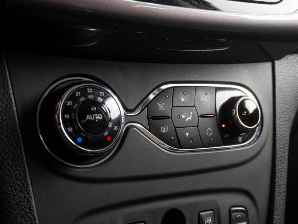 Renault Logan II Рестайлинг с пробегом 2018 года, цена 699 000 рублей, 302009 км, седан, Автокод Объявления
