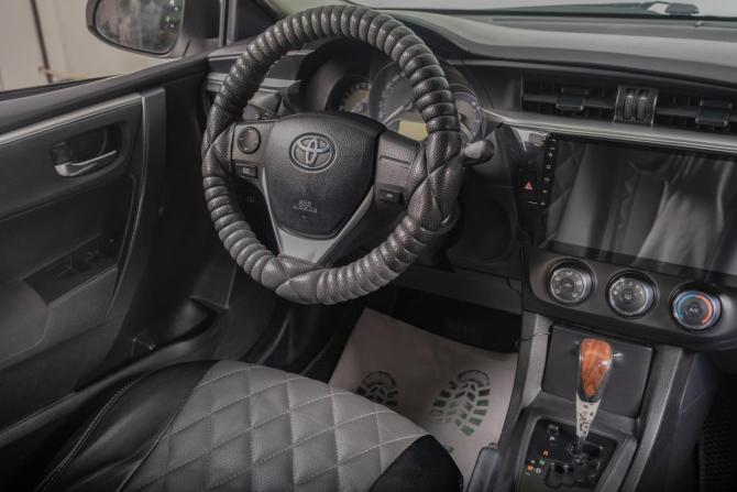Toyota Corolla XI (E160 E170 E180) с пробегом 2014 года, цена 1 369 000 рублей, 240000 км, седан, Автокод Объявления