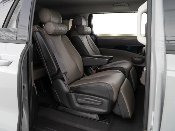 Kia Carnival IV Рестайлинг с пробегом 2025 года, цена 6 745 055 рублей, 10714 км, минивэн, Автокод Объявления