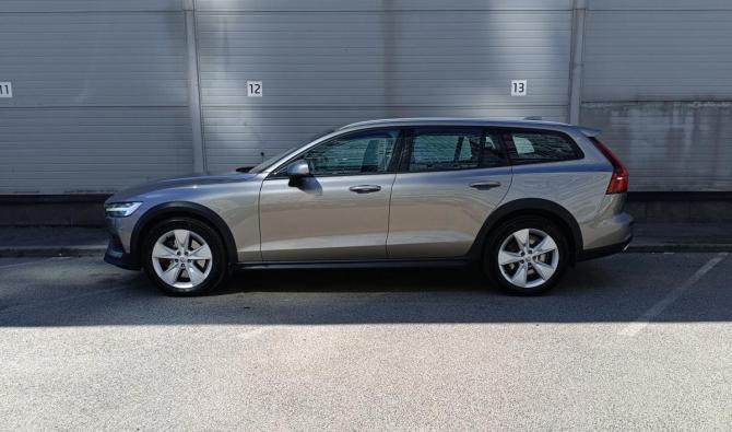 Volvo V60 Cross Country II с пробегом 2020 года, цена 3 849 000 рублей, 50745 км, универсал, Автокод Объявления