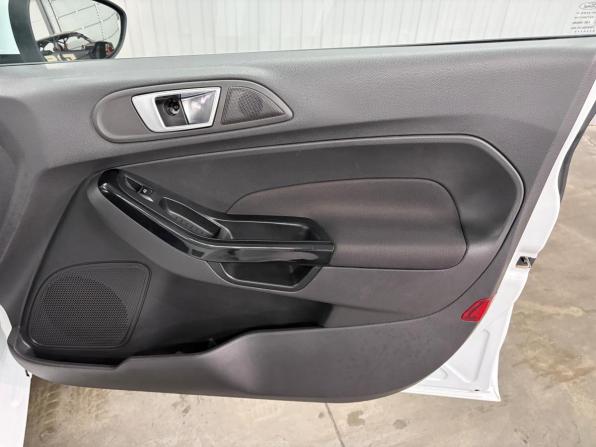 Ford Fiesta Mk6 Рестайлинг с пробегом 2015 года, цена 947 000 рублей, 118379 км, хэтчбек, Автокод Объявления