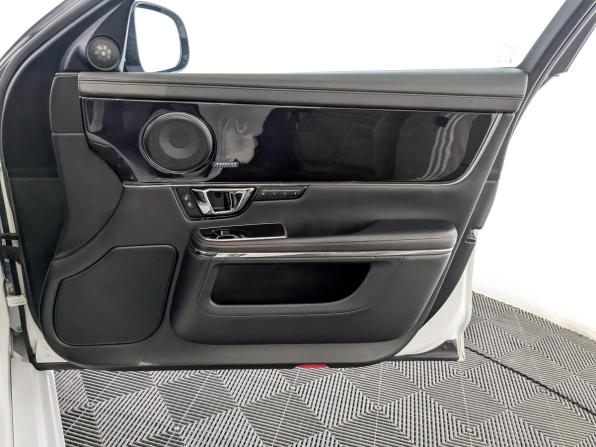Jaguar XJ IV (X351) Рестайлинг с пробегом 2016 года, цена 3 390 000 рублей, 40122 км, седан, Автокод Объявления