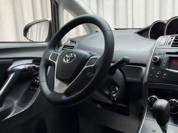 Toyota Verso I Рестайлинг с пробегом 2013 года, цена 1 539 000 рублей, 164673 км, компактвэн, Автокод Объявления