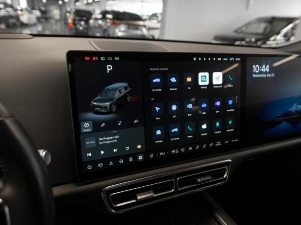 Li Auto (Lixiang) L9 I с пробегом 2024 года, цена 7 000 000 рублей, 33592 км, внедорожник, Автокод Объявления