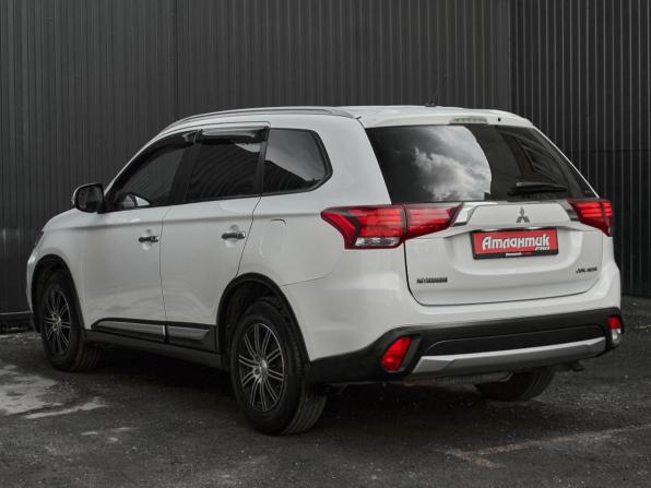Mitsubishi Outlander III Рестайлинг 2 с пробегом 2015 года, цена 1 690 000 рублей, 224079 км, внедорожник, Автокод Объявления
