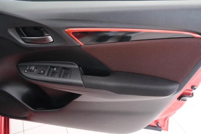 Honda Fit III Рестайлинг с пробегом 2017 года, цена 1 479 000 рублей, 81000 км, хэтчбек, Автокод Объявления