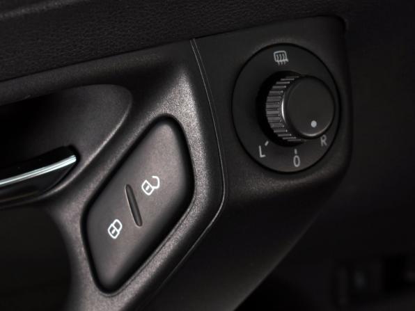 Volkswagen Polo V Рестайлинг с пробегом 2017 года, цена 1 364 995 рублей, 56252 км, седан, Автокод Объявления
