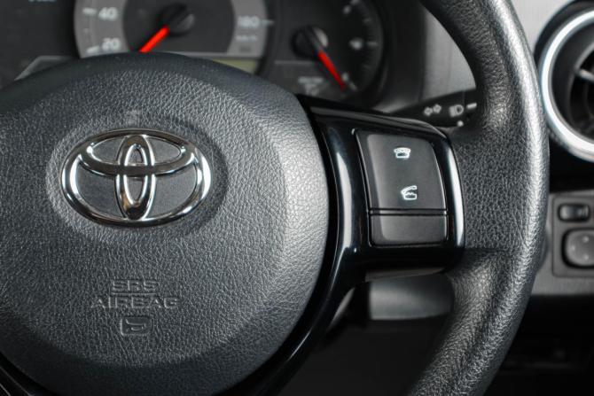 Toyota Vitz III (XP130) Рестайлинг 2 с пробегом 2017 года, цена 1 299 000 рублей, 107297 км, хэтчбек, Автокод Объявления