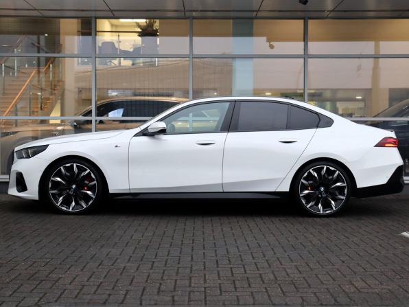 BMW 5 серии VIII (G60/G61/G68) с пробегом 2023 года, цена 8 290 000 рублей, 6710 км, седан, Автокод Объявления