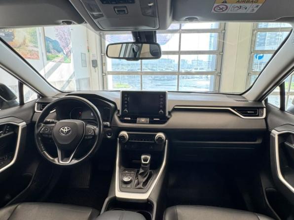 Toyota RAV4 V (XA50) с пробегом 2021 года, цена 3 900 000 рублей, 60682 км, внедорожник, Автокод Объявления