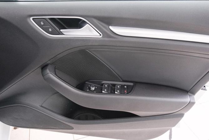 Audi A3 III (8V) Рестайлинг с пробегом 2019 года, цена 2 109 000 рублей, 37500 км, седан, Автокод Объявления