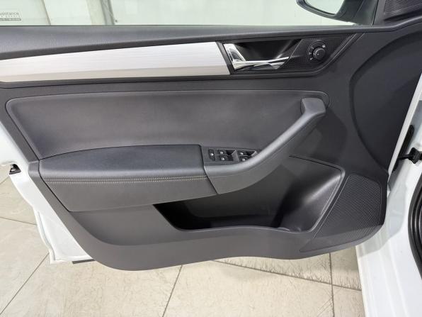 Skoda Rapid II с пробегом 2021 года, цена 1 999 800 рублей, 60000 км, лифтбек, Автокод Объявления