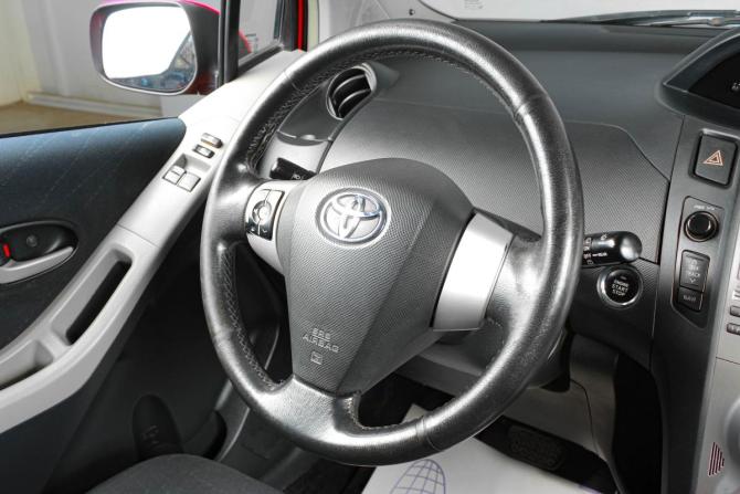 Toyota Yaris I Рестайлинг с пробегом 2006 года, цена 499 000 рублей, 242000 км, хэтчбек, Автокод Объявления