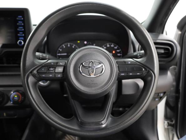 Toyota Yaris IV с пробегом 2020 года, цена 1 279 000 рублей, 80496 км, хэтчбек, Автокод Объявления