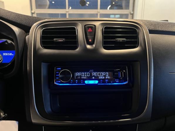 Renault Sandero II с пробегом 2017 года, цена 910 000 рублей, 90657 км, хэтчбек, Автокод Объявления