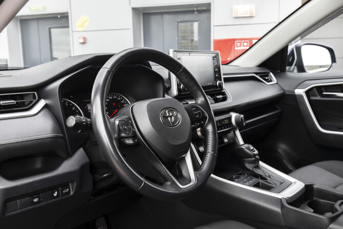 Toyota RAV4 V (XA50) с пробегом 2021 года, цена 3 888 000 рублей, 70230 км, внедорожник, Автокод Объявления
