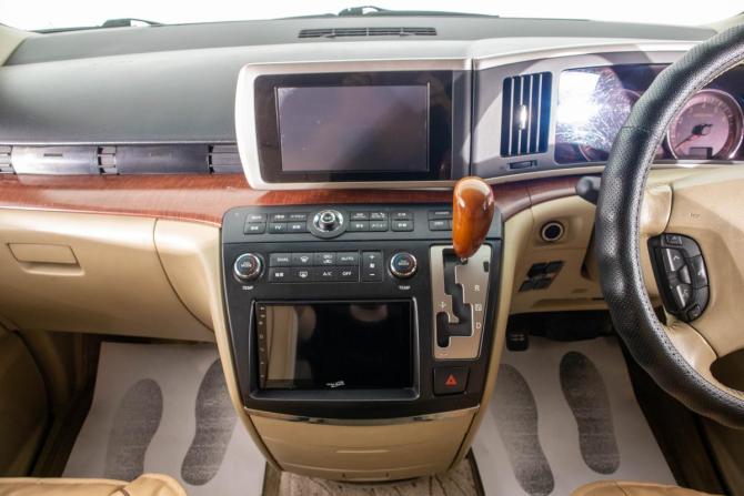 Nissan Elgrand II (E51) с пробегом 2005 года, цена 1 499 000 рублей, 170000 км, минивэн, Автокод Объявления