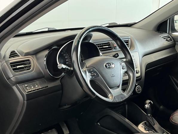 Kia Rio III Рестайлинг с пробегом 2016 года, цена 1 099 000 рублей, 95440 км, хэтчбек, Автокод Объявления