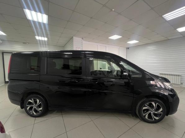 Honda Stepwgn V с пробегом 2015 года, цена 1 530 000 рублей, 138000 км, минивэн, Автокод Объявления