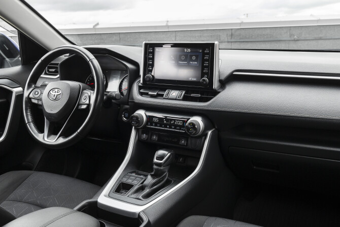 Toyota RAV4 V (XA50) с пробегом 2021 года, цена 3 888 000 рублей, 70230 км, внедорожник, Автокод Объявления