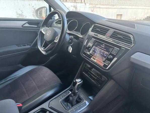 Volkswagen Tiguan II Рестайлинг с пробегом 2021 года, цена 2 599 000 рублей, 92180 км, внедорожник, Автокод Объявления