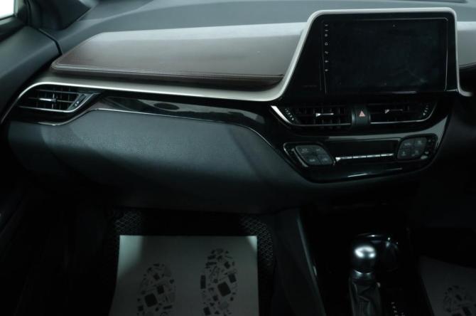 Toyota C-HR I с пробегом 2017 года, цена 2 199 000 рублей, 57700 км, внедорожник, Автокод Объявления