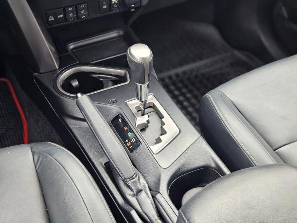 Toyota RAV4 IV (XA40) Рестайлинг с пробегом 2017 года, цена 2 330 000 рублей, 127300 км, внедорожник, Автокод Объявления