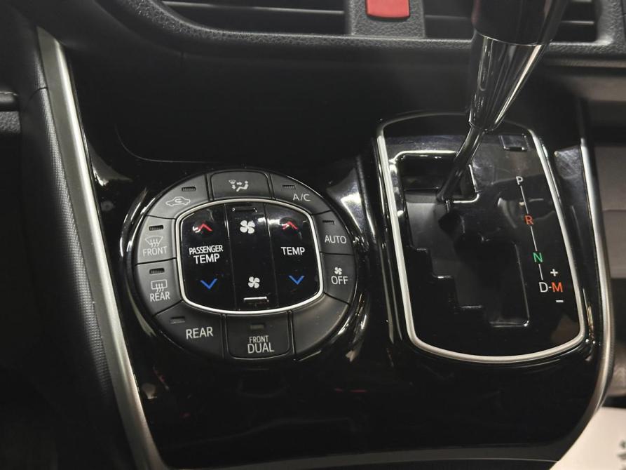 Toyota Esquire I Рестайлинг Красноярск  - изображение 16