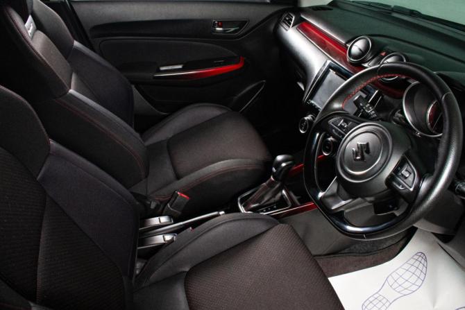 Suzuki Swift V с пробегом 2018 года, цена 1 629 000 рублей, 50500 км, хэтчбек, Автокод Объявления