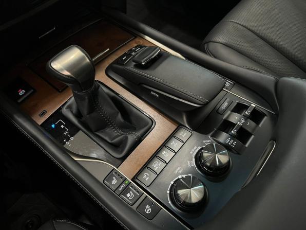 Lexus LX III Рестайлинг 2 с пробегом 2018 года, цена 11 000 000 рублей, 19898 км, внедорожник, Автокод Объявления