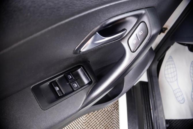 Volkswagen Polo V Рестайлинг с пробегом 2015 года, цена 599 000 рублей, 170465 км, седан, Автокод Объявления