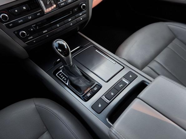 Hyundai Genesis II с пробегом 2015 года, цена 1 520 000 рублей, 205229 км, седан, Автокод Объявления