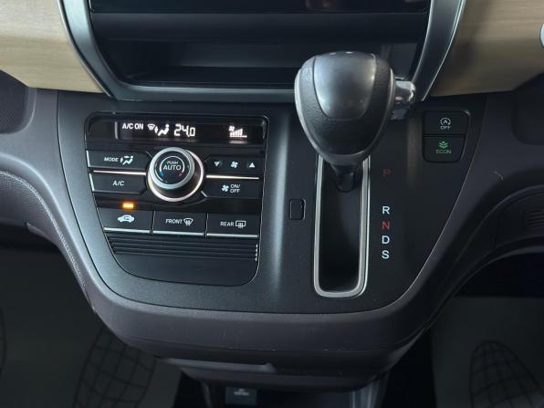 Honda Freed II с пробегом 2017 года, цена 1 460 000 рублей, 117216 км, компактвэн, Автокод Объявления