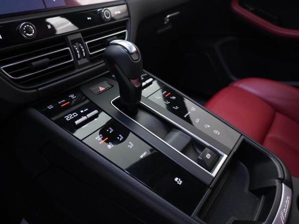 Porsche Macan I Рестайлинг 2 с пробегом 2021 года, цена 7 290 700 рублей, 47421 км, внедорожник, Автокод Объявления