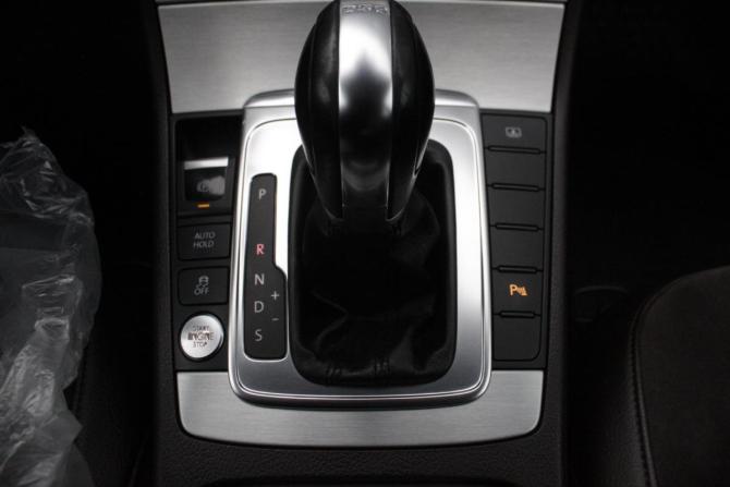 Volkswagen Passat B7 с пробегом 2012 года, цена 1 210 000 рублей, 206138 км, седан, Автокод Объявления