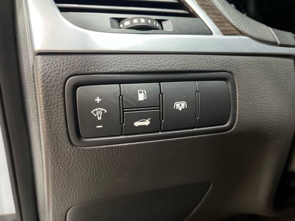 Hyundai Genesis II с пробегом 2015 года, цена 1 650 000 рублей, 208633 км, седан, Автокод Объявления
