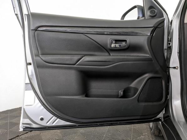 Mitsubishi Outlander III Рестайлинг 2 с пробегом 2017 года, цена 2 100 000 рублей, 113346 км, внедорожник, Автокод Объявления