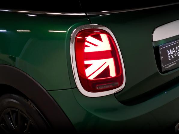 Mini Hatch III (F55/F56) Рестайлинг с пробегом 2021 года, цена 2 250 000 рублей, 77313 км, хэтчбек, Автокод Объявления