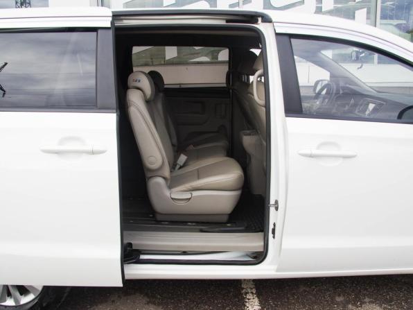 Kia Carnival III с пробегом 2017 года, цена 2 380 000 рублей, 118000 км, минивэн, Автокод Объявления