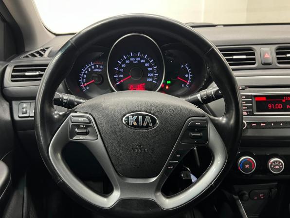Kia Rio III Рестайлинг с пробегом 2017 года, цена 949 000 рублей, 140500 км, седан, Автокод Объявления