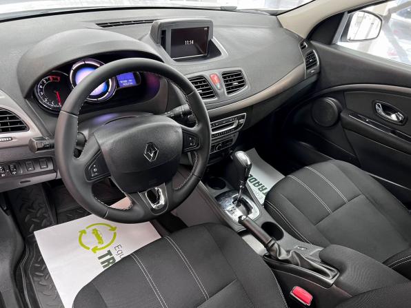 Renault Fluence I Рестайлинг с пробегом 2015 года, цена 895 000 рублей, 181368 км, седан, Автокод Объявления