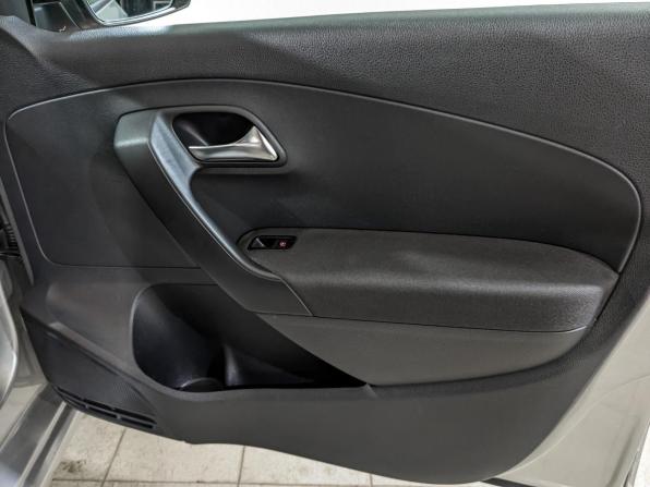 Volkswagen Polo V Рестайлинг с пробегом 2018 года, цена 1 340 000 рублей, 97515 км, седан, Автокод Объявления
