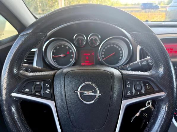 Opel Astra J Рестайлинг с пробегом 2013 года, цена 797 000 рублей, 218434 км, хэтчбек, Автокод Объявления